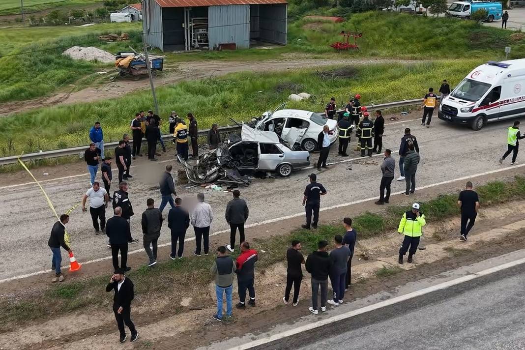 Takla attı, karşı şeritteki araca çarptı! Bir aile kazada yok oldu 9